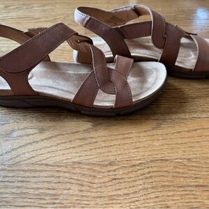 Brown Leather Women's Sandals; Clarks ; 7.5 NARROW